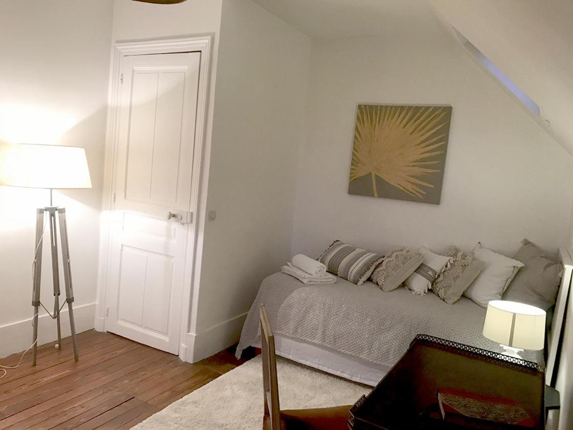Les Chambres De Louis Le Chesnay  Exterior foto